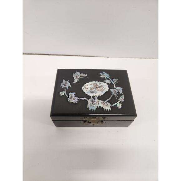 VTG Black Lacquer Ware Mother of Pearl Abalone Inlay Asian Oriental Jewelry Box. - Picture 1 of 6